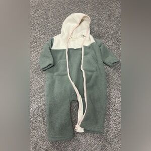 GAP Green and Cream Kids Footie